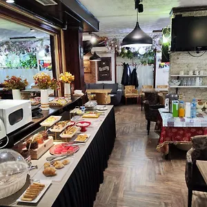 Livia Otel Tiran