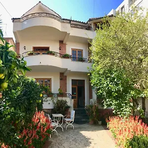 https://garden-bb.hotels-in-tirana.com